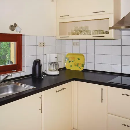 Ferienhaus Three-bedroom Holiday In Szolad